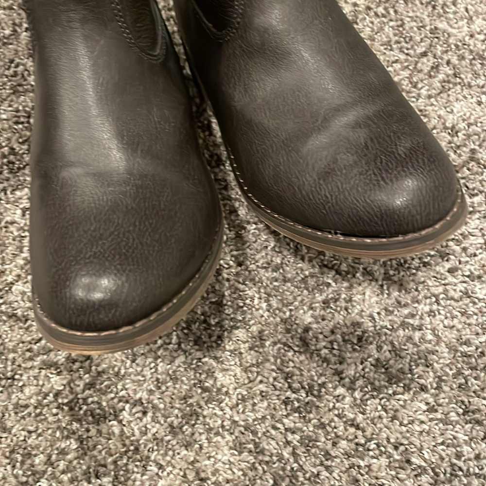 Breckelle's RIDER-18 Knee High Stacked Heel Basic Riding Boot.  Size 6.5. - Picture 6 of 6